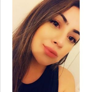 Meet your Posher, Adriana